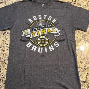 Men’s medium Boston Bruins tee shirt